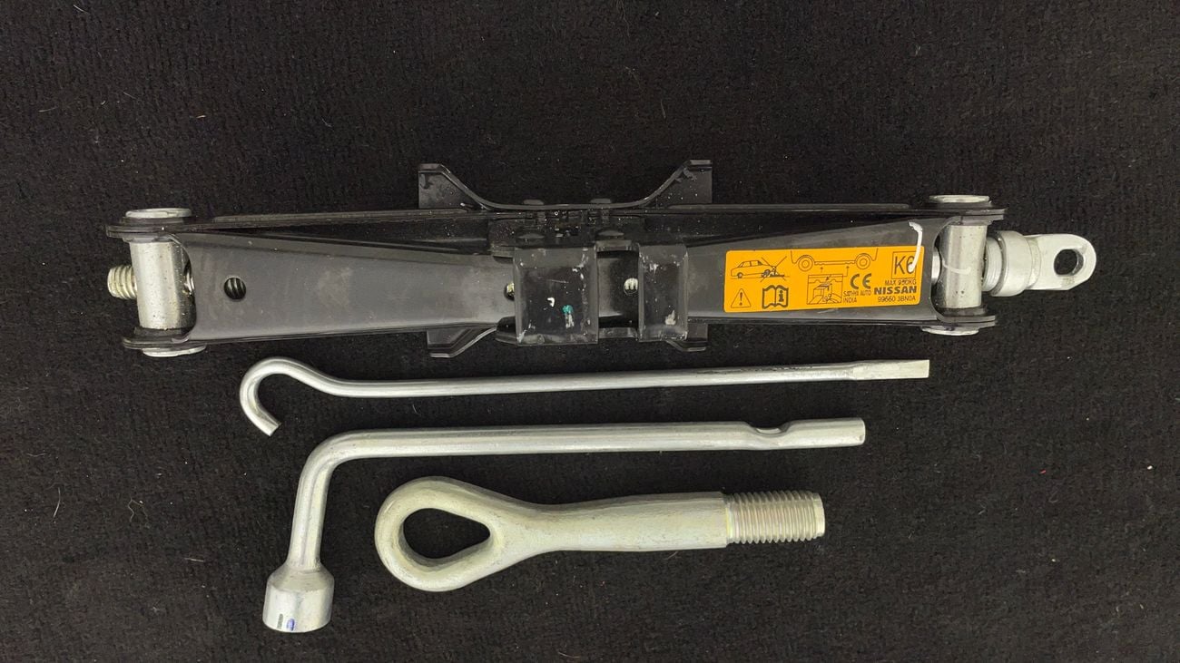 نيسان صني SV 1.5 | بدون دفعة مقدمة | اختبار القيادة في المنزل