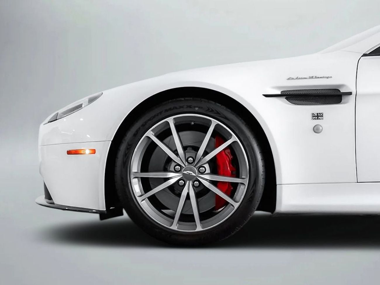 أستون مارتن فانتيج V8 4.7L