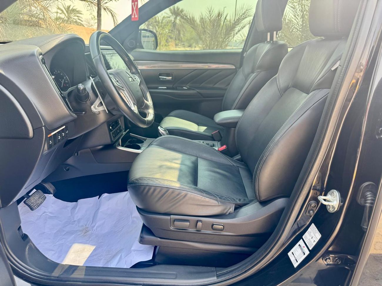 Mitsubishi Outlander GLX Super High 2.4L 980-Monthly l GCC l Hybrid, Sunroof, Leather l Accident Free