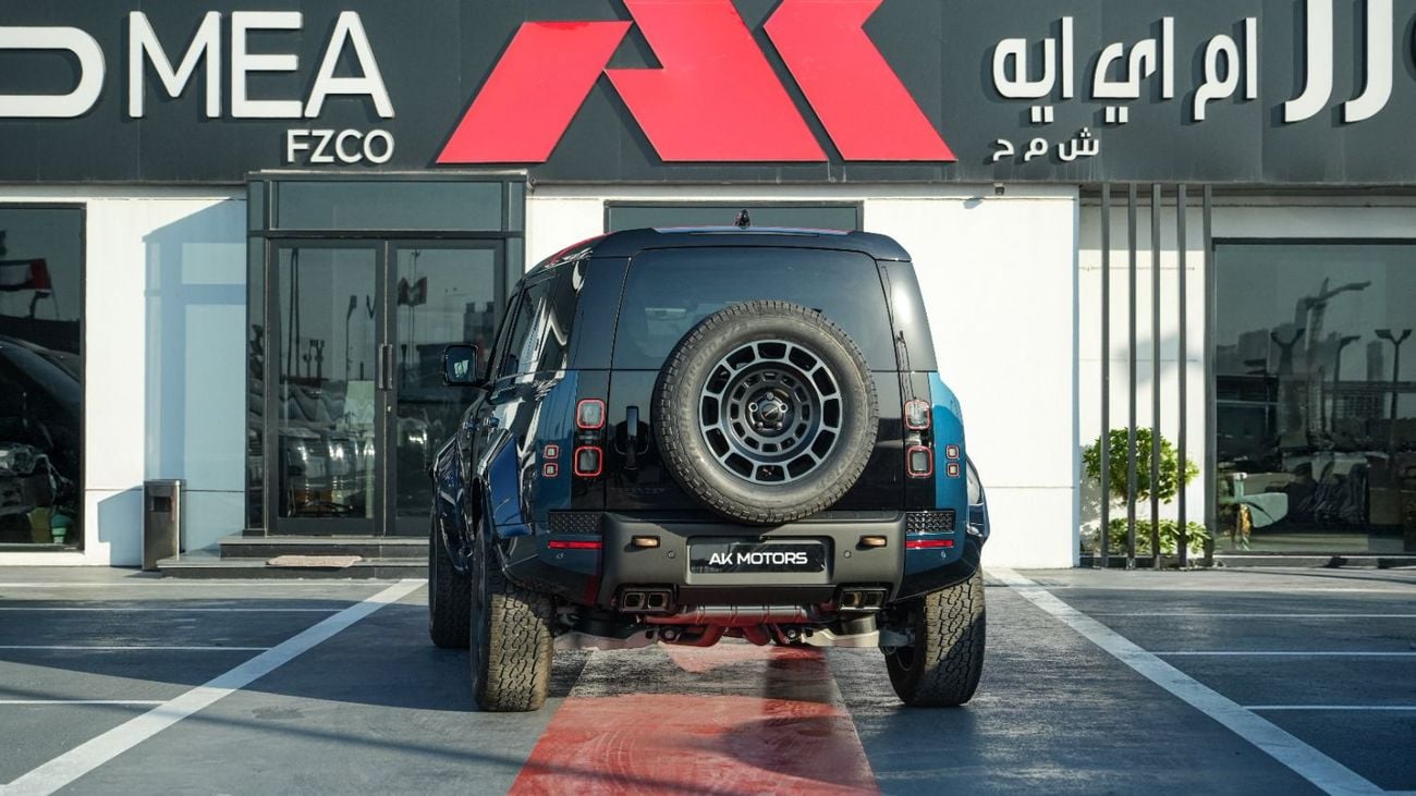 لاند روفر ديفندر OCTA V8 Sargasso Blue 2026MY Export Only