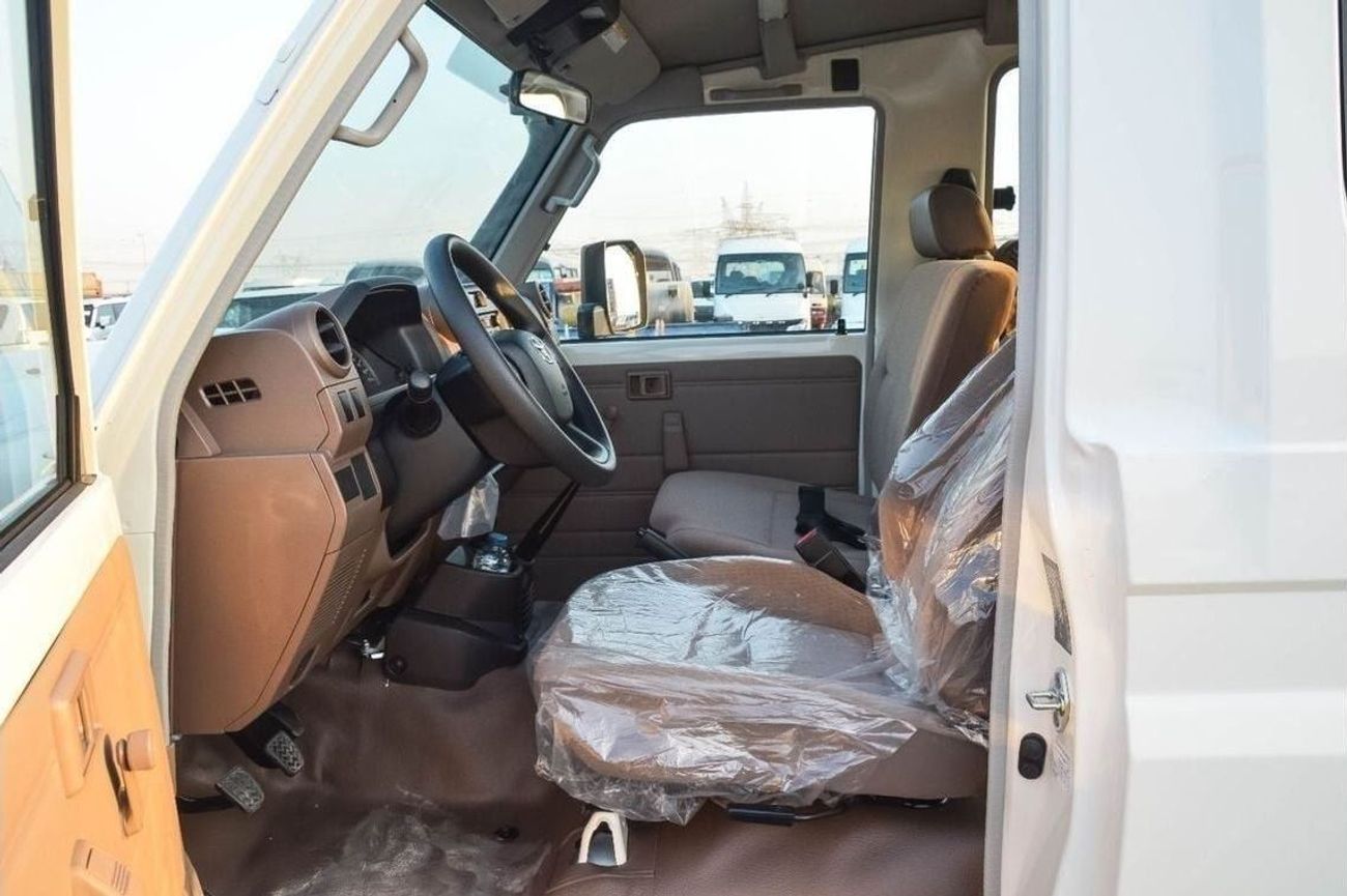 تويوتا لاند كروزر 70 TOYOTA LAND CRUISER 78 4.0L 4WD 3DOOR MT SUV 2025