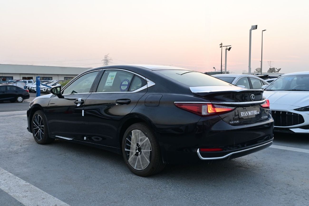 Lexus ES300h Lexus ES300H 2.5L Hybrid, Color Black Model 2024