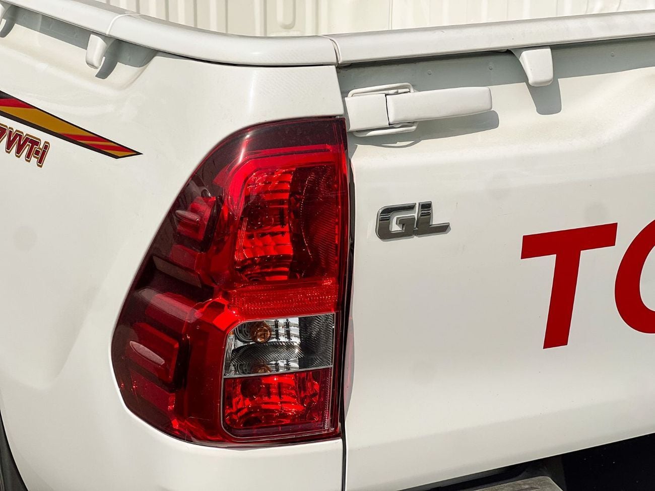 Toyota Hilux EXPORT ONLY - Hilux GL 2.4L 4x4 Without Differential Lock