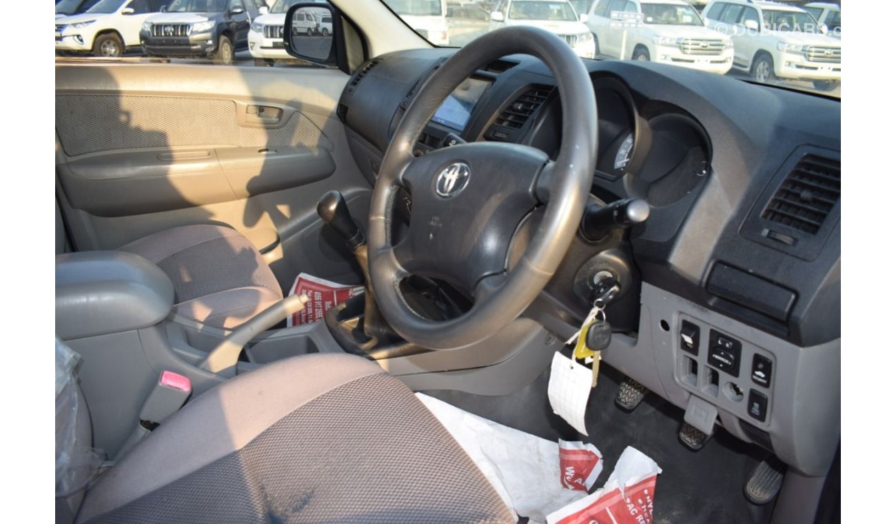 Toyota Hilux diesel right hand drive white color manual gear 3.0L year 2008