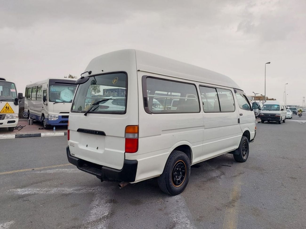 Toyota Hiace TOYOTA HIACE VAN RHD 2003 MODEL 3.0 L DIESEL MANUAL(PM03653)