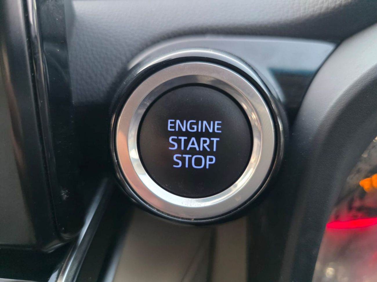 تويوتا لاند كروزر diesel 3.3 liter right hand drive in side beige sunroof leather seats