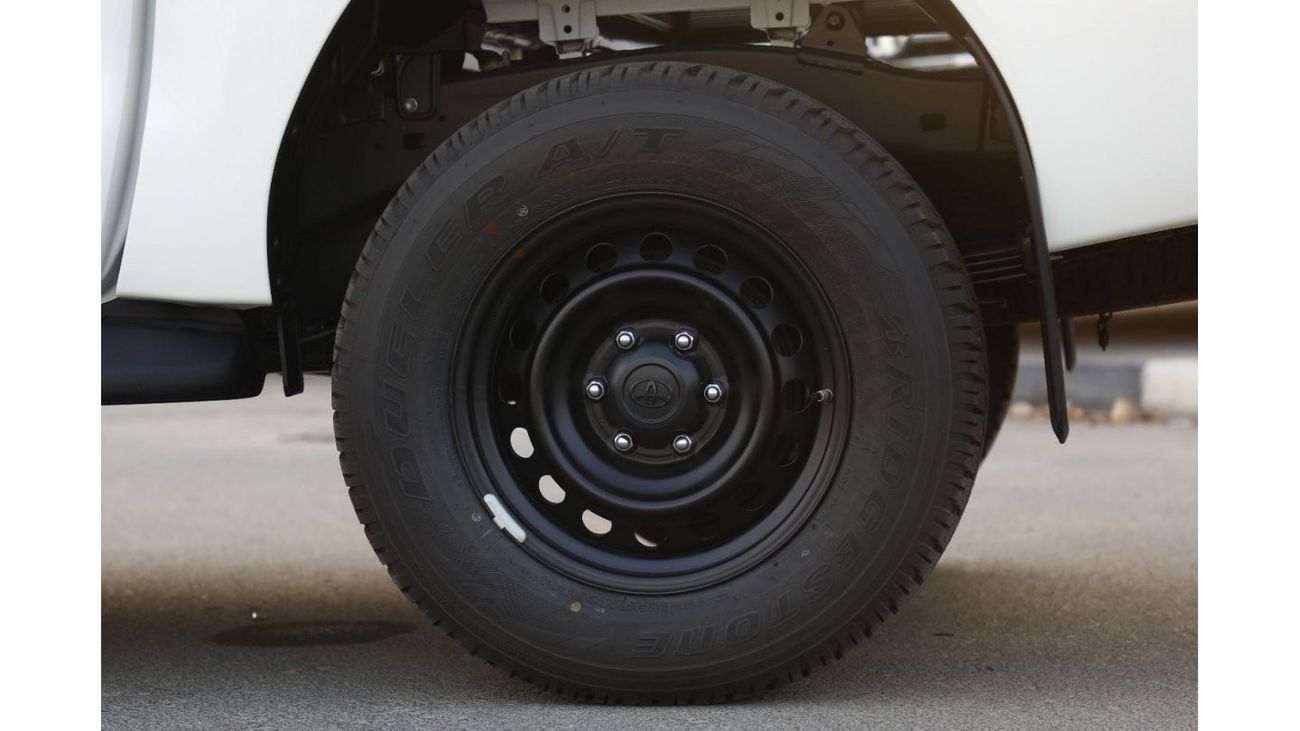 تويوتا هيلوكس تويوتا هيلوكس 4x4 DC 2.8 - 2023 - أبيض سوبر من الداخل عنابي