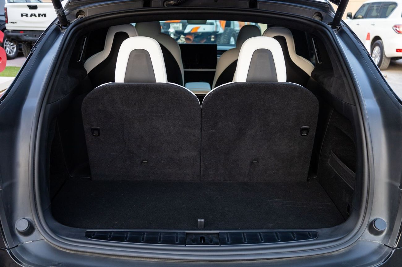 Tesla Model Y Long Range (AWD)