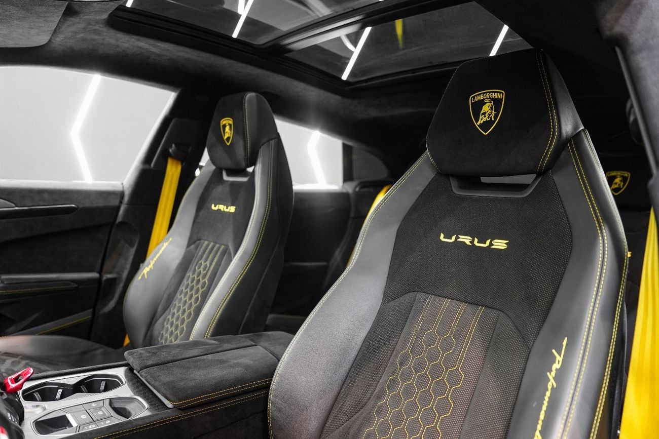 لامبورغيني اوروس 4.0T V8 Performante Arkapovic Exhaust, Carbon Fiber Package, Lamborghini Warr + Serv!