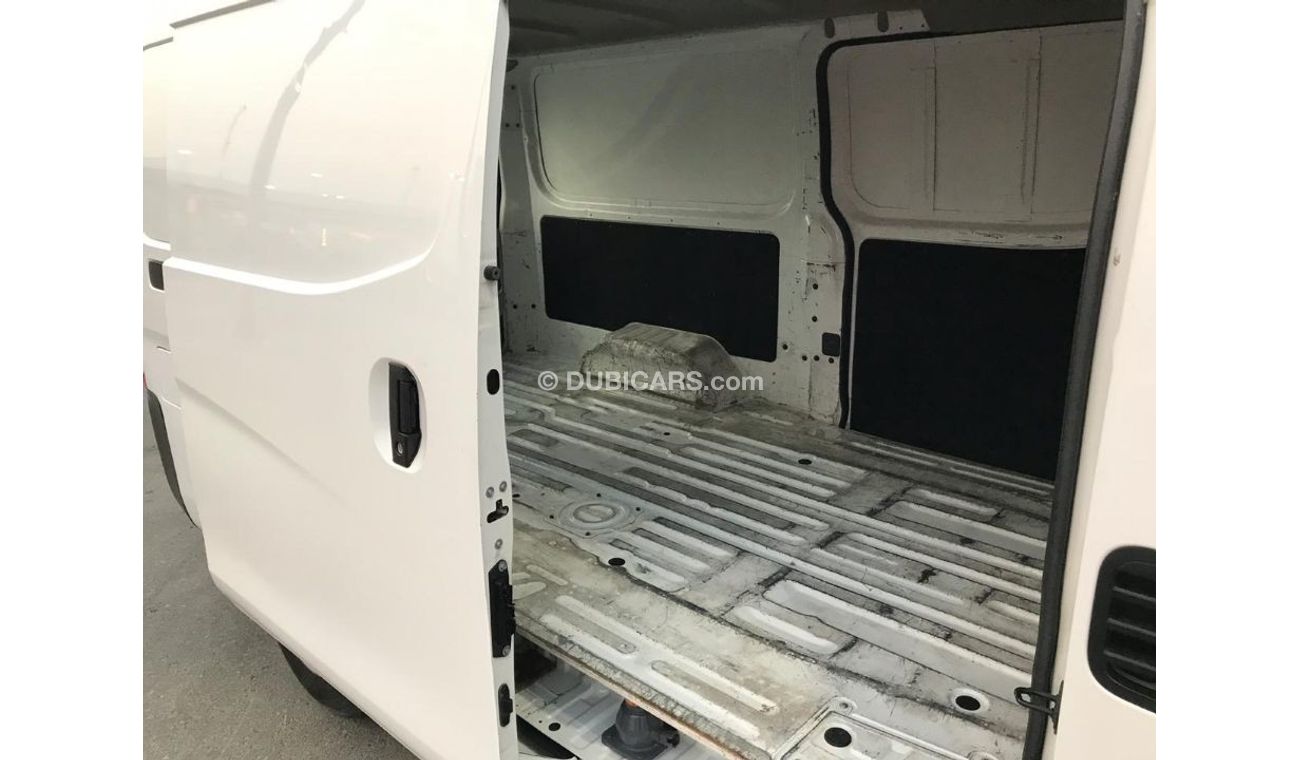 نيسان أورفان Nissan urvan 2014 gcc very ceken car