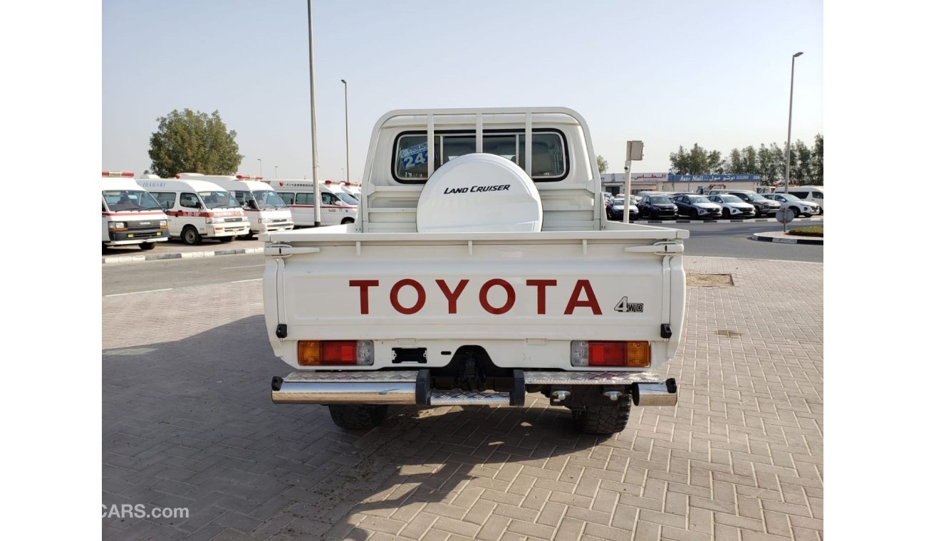 Toyota Land Cruiser Pick Up A1