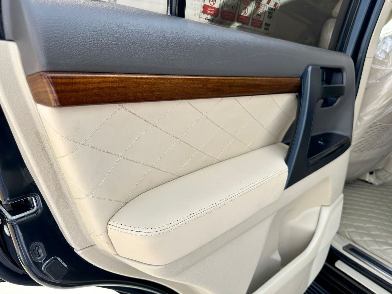 تويوتا لاند كروزر Toyota landcruise 2018Model Engine 4.0 petrol v6 colour Black Transmission Automatic Interior.Begie 