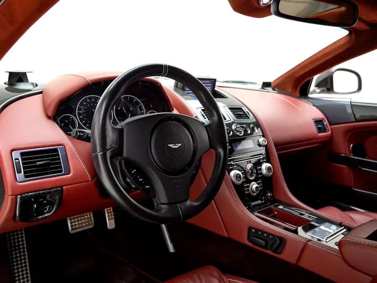 Aston Martin DBS Standard