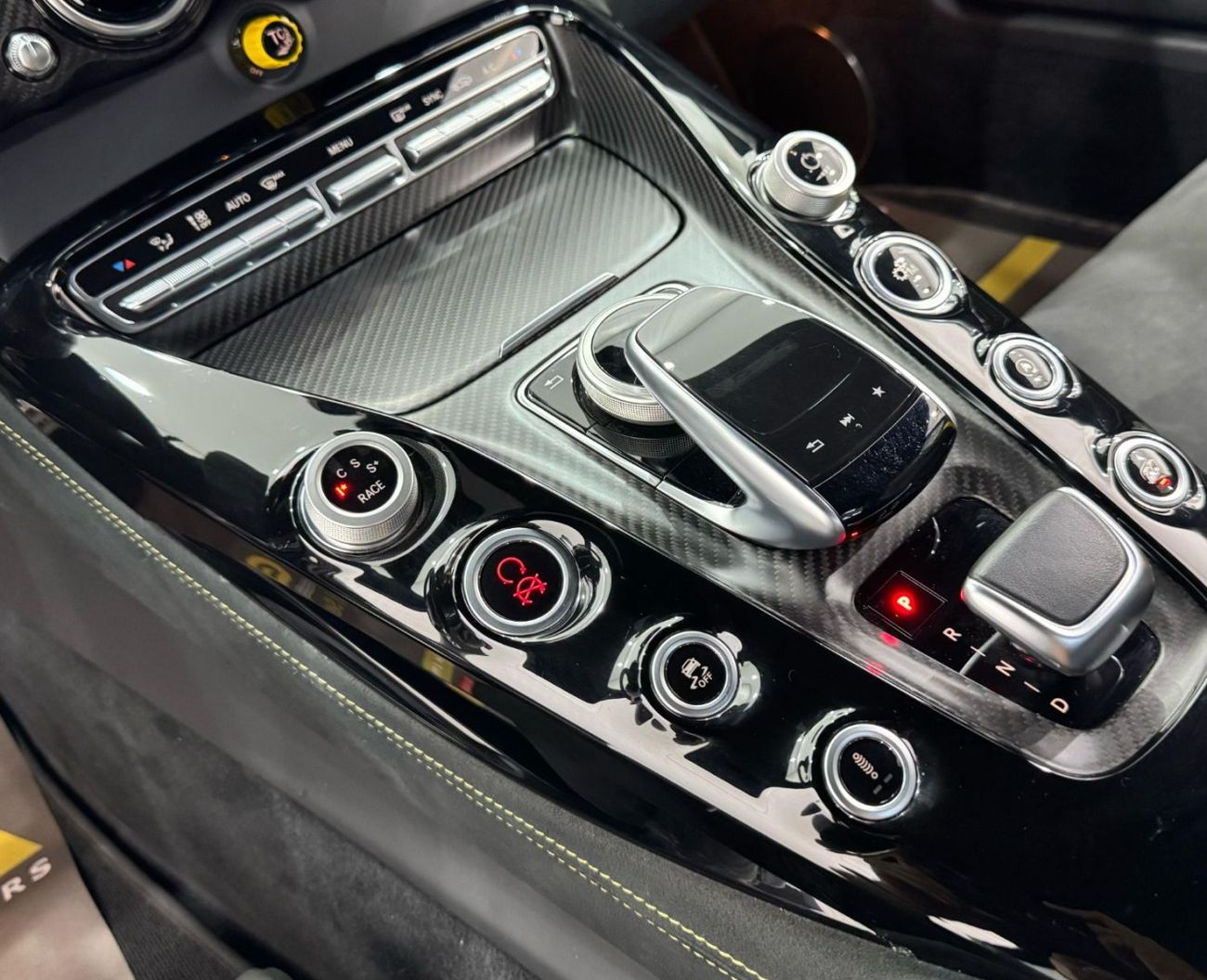 مرسيدس بنز AMG GTR 2018 Mercedes-AMG GT R, Full Carbon Fiber, 1 Year Warranty, Full Agency Service History, GCC