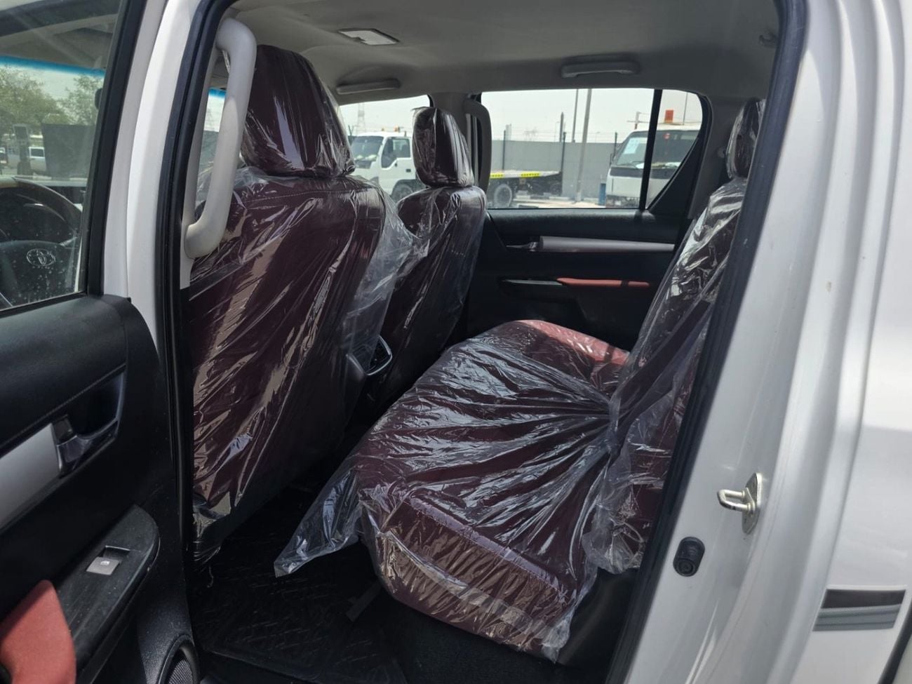 تويوتا هيلوكس GLX 2.7L Double Cab Utility A/T