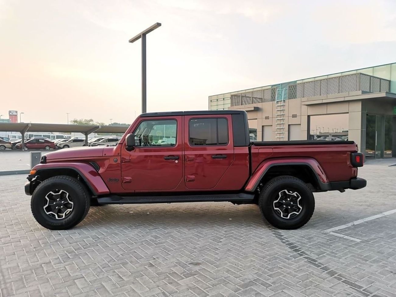 جيب جلادياتور Jeep Gladiator - 2022 - Maroon