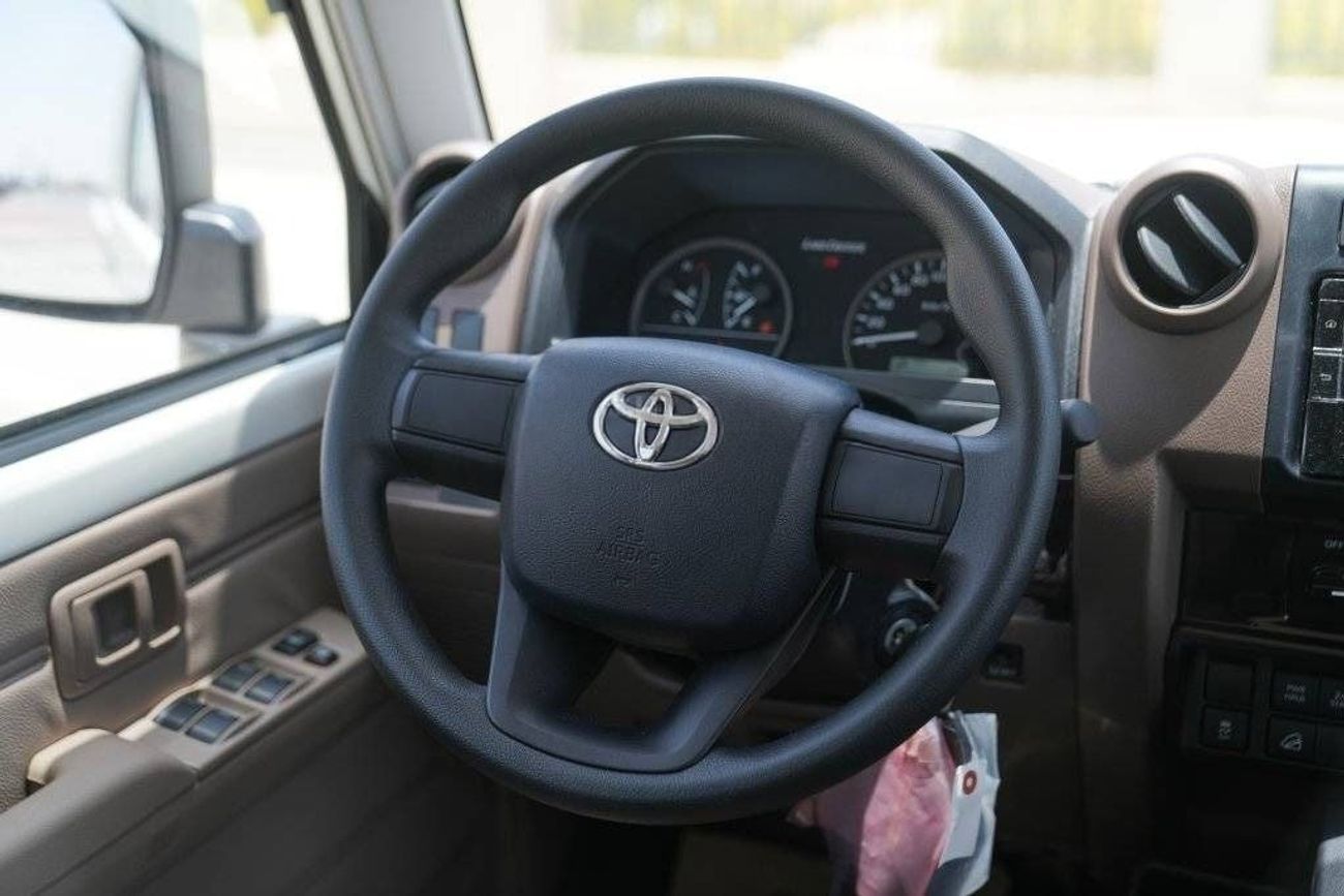 تويوتا لاند كروزر بيك آب 2025 Toyota Land Cruiser LC 79 DC 2.8L AT Diesel (White)