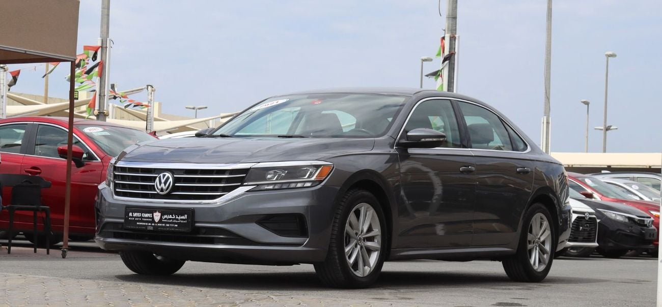 Volkswagen Passat SEL 2.5L Volkswagen Passat - 2021 - GCC- Accident-free - Low Mileage - excellent condition, inside a