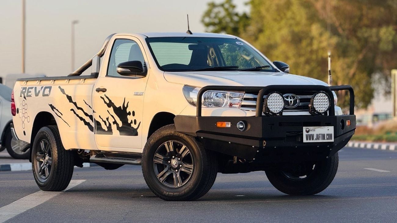 Toyota Hilux HEAVY-DUTY BULL BAR | 2.4L DIESEL ENGINE | MANUAL TRANSMISSION | 4WD