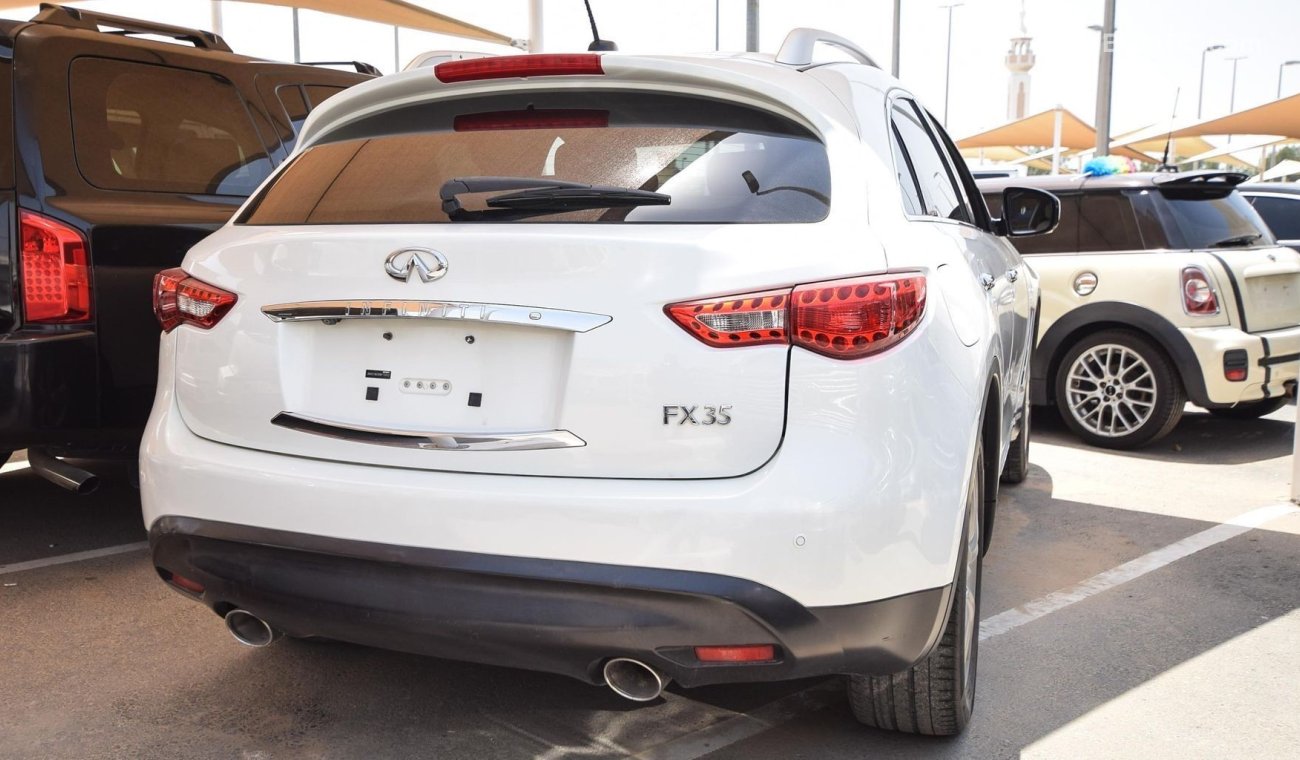 Infiniti FX35