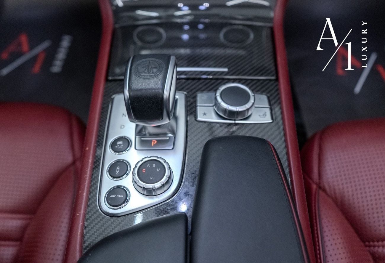 Mercedes-Benz SL 63 AMG Std 5.5L (577 HP) 2013 Mercedes SL 63, Excellent Condition, Carbon Fibre Accents, Fully Loaded, GCC