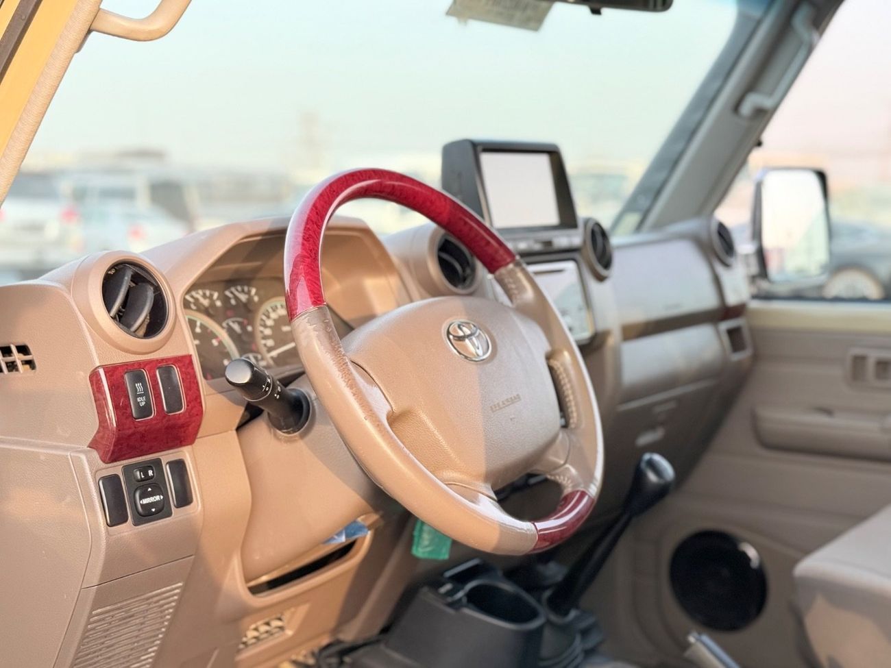 تويوتا لاند كروزر بيك آب Toyota landcuriser pickup Double Cabin 4.5L Years Diesel 8 cylinder Left hand drive