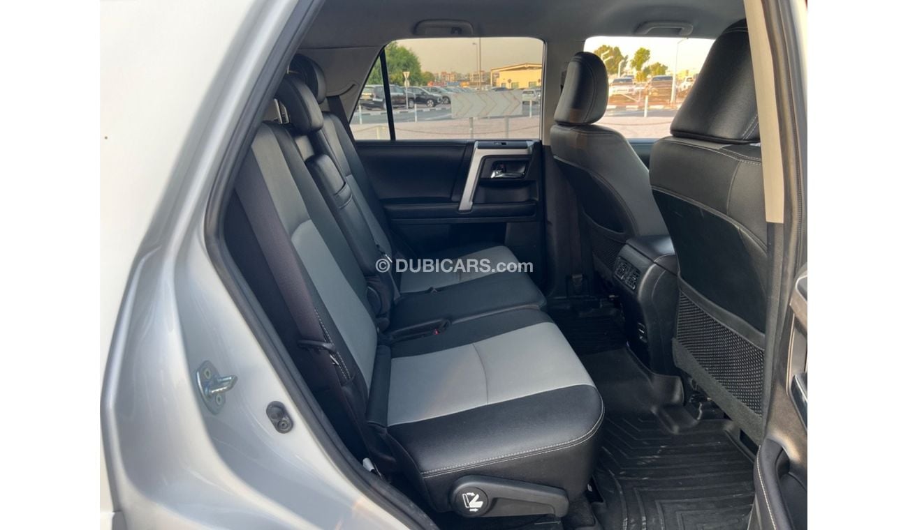 Toyota 4Runner 2019 SR5 PREMIUM SUNROOF 7 SEATER FULL OPTION