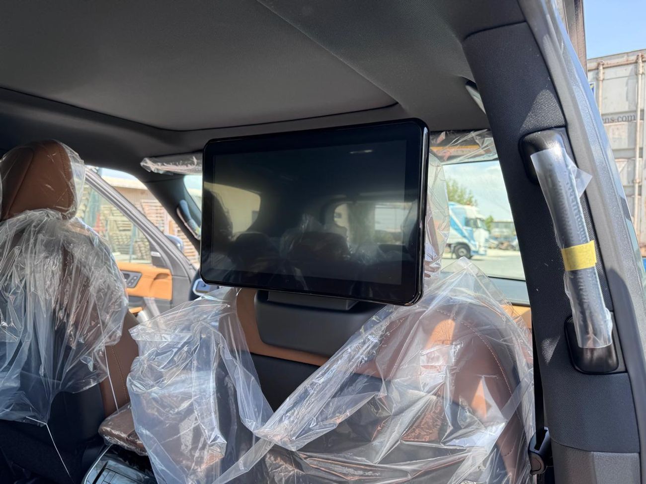 Nissan Patrol SE Platinum City 3.8L (Ext _GRAY WITH BLACK ROOF Inter_TAN)