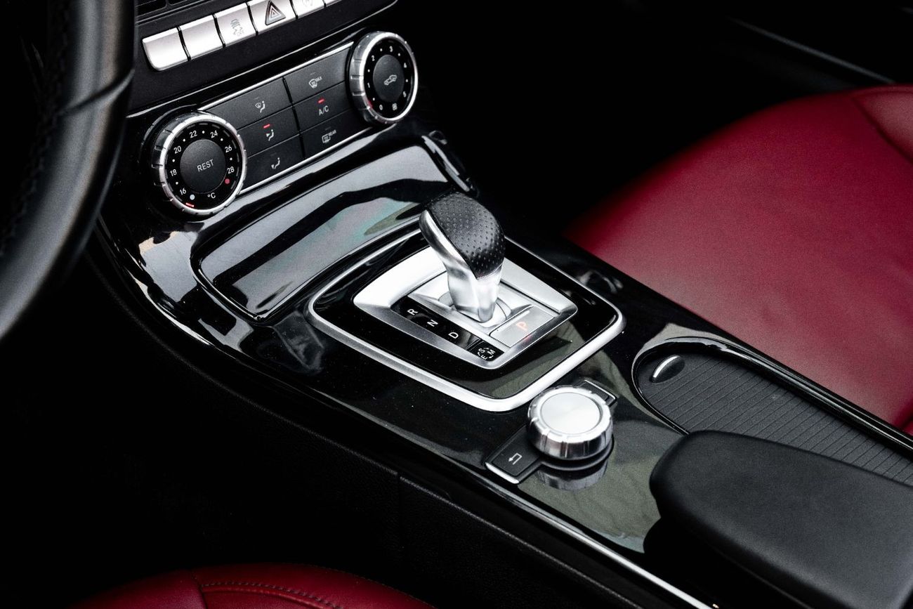 Mercedes-Benz SLK 200 200 | 2,019 P.M (4 Years)⁣ | 0% Downpayment | Pristine Condition!