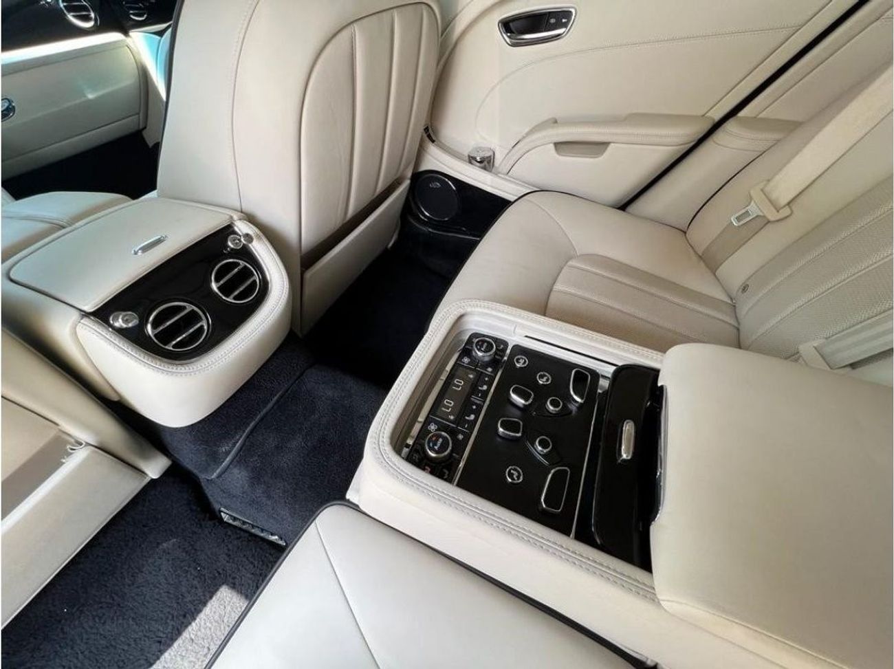 بنتلي مولسان BENTLEY MULSANNE 2012 V8 VIP LOW MILEAGE IN PERFECT CONDITION