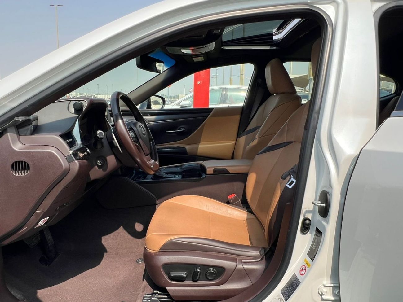 لكزس ES300h Hybrid 2.5L (214 HP)