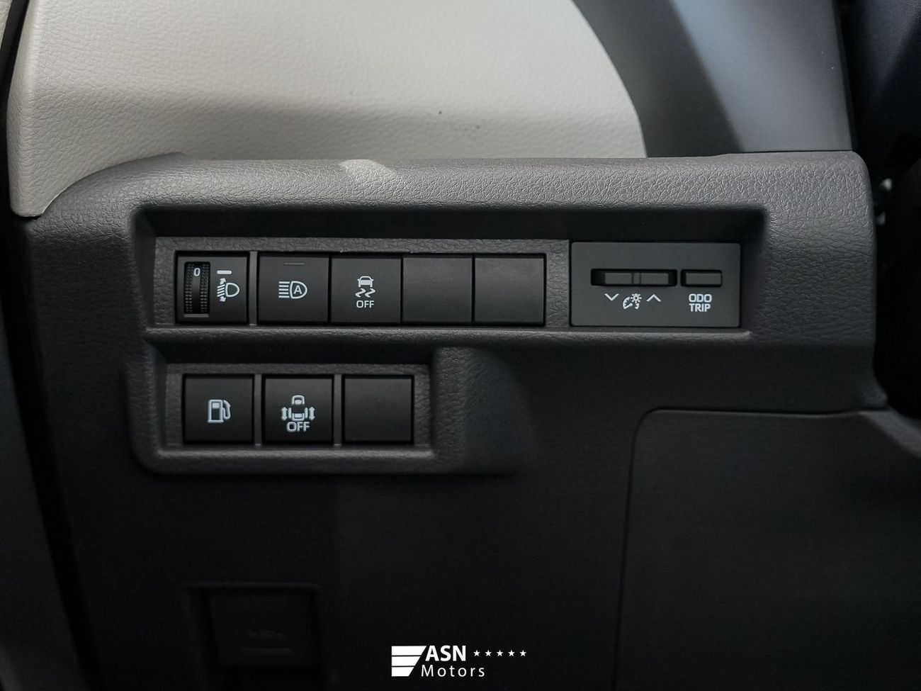 Toyota Sienna 2.5L Dual-Engine 2WD Comfort Edition 2025 (Export Price)