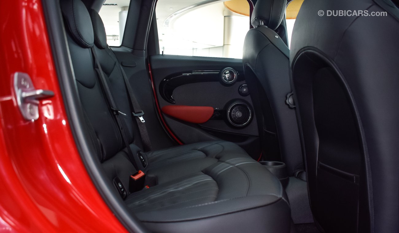 Mini Cooper S hatchback 5 doors with JCW kit
