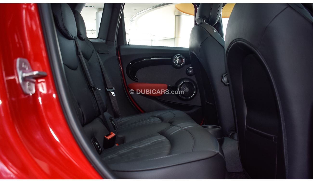 Mini Cooper S hatchback 5 doors with JCW kit