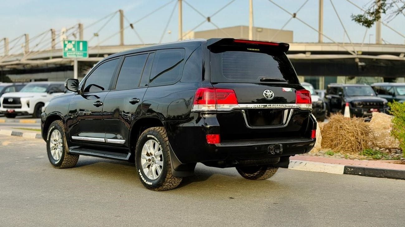 تويوتا لاند كروزر -