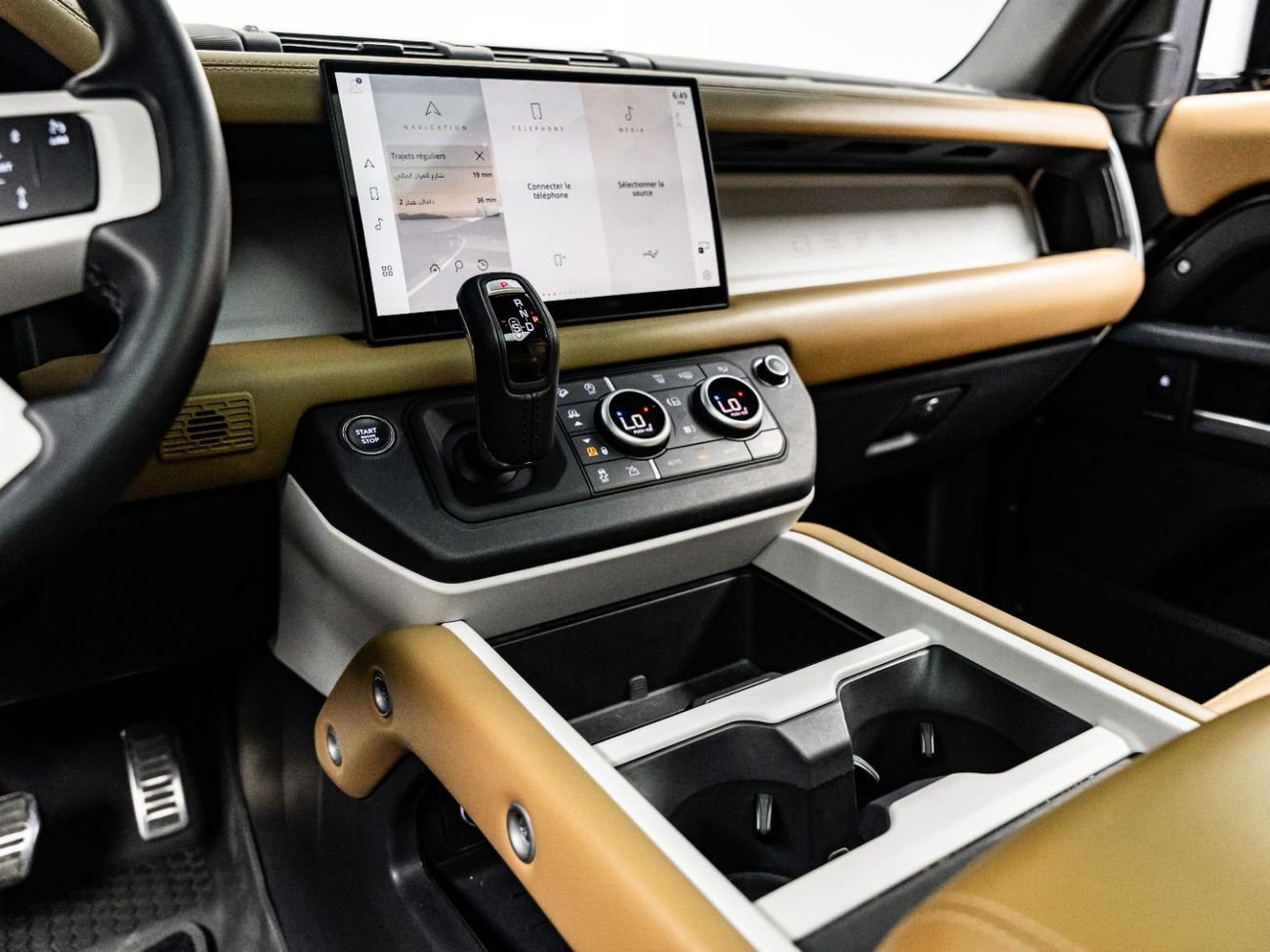 Land Rover Defender P400 110 X-Dynamic HSE 3.0L (5 Seater) 2025 Land Rover Defender 110 P400 HSE X-Dynamic, 2029 Land Ro