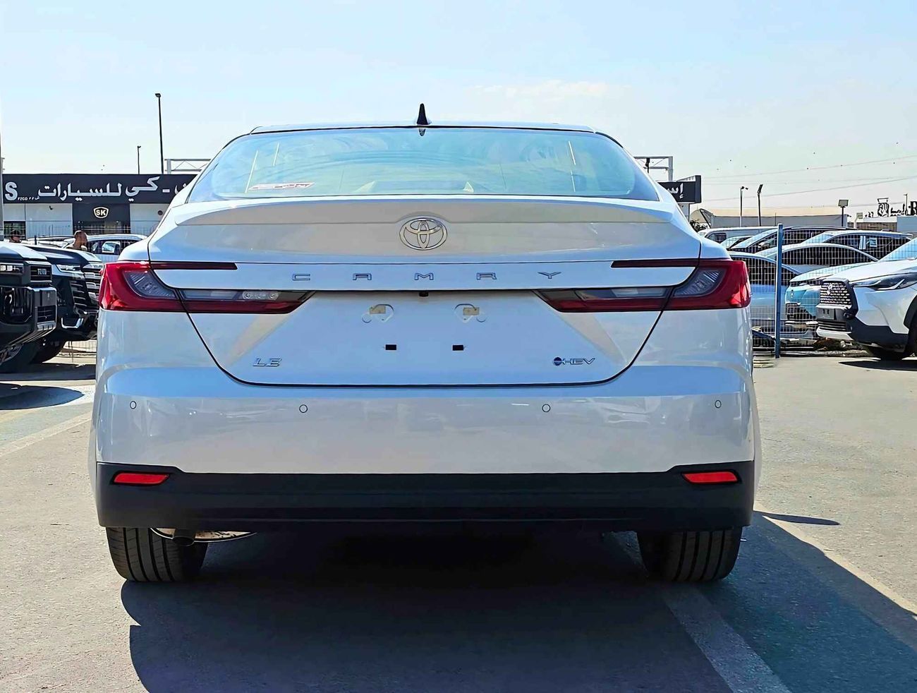 Toyota Camry LE /  2.5L V4 HYBRID / DRIVER PWR SEAT / PANORAMIC ROOF (CODE # LE)