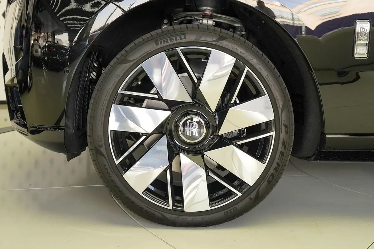 رولز رويس كولينان BLACK BADGE SILVER BADGE