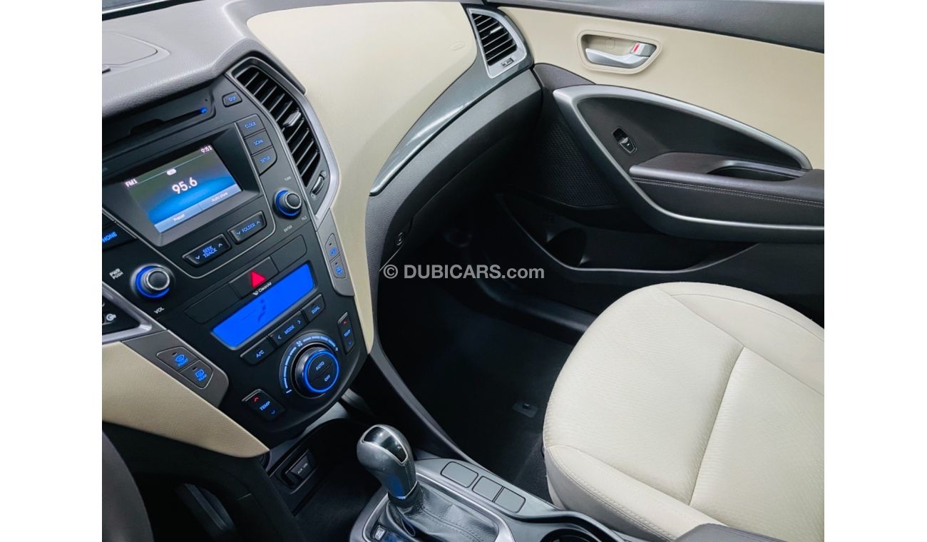 Hyundai Grand Santa Fe Grand Santa Fe .. GCC .. V6 .. 3,3L .. Perfect Condition