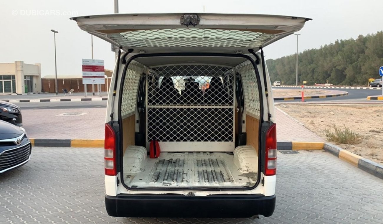 تويوتا هاياس Toyota Hiace 6 Seats Van 2014 Ref# 465