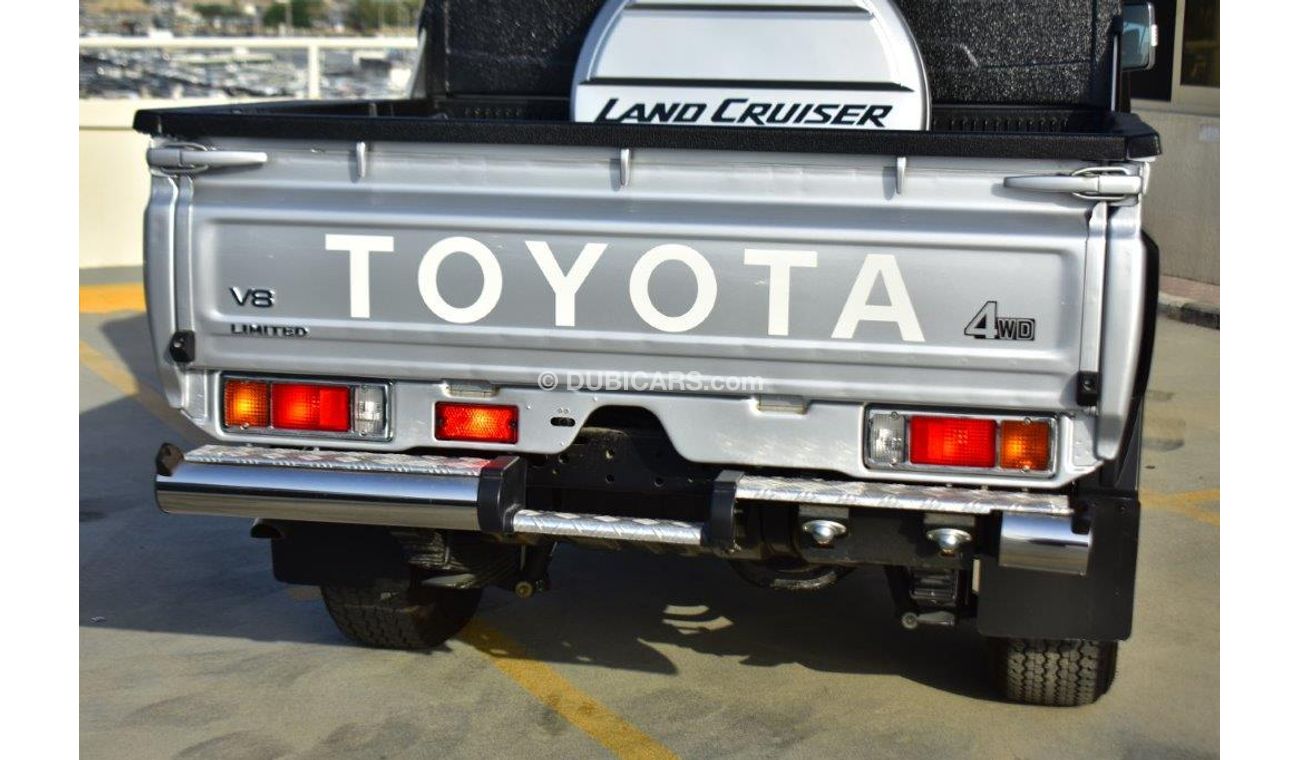 تويوتا لاند كروزر بيك آب 79 Double Cab Pickup Black Edition  V8 4.5L Turbo Diesel 4WD Manual