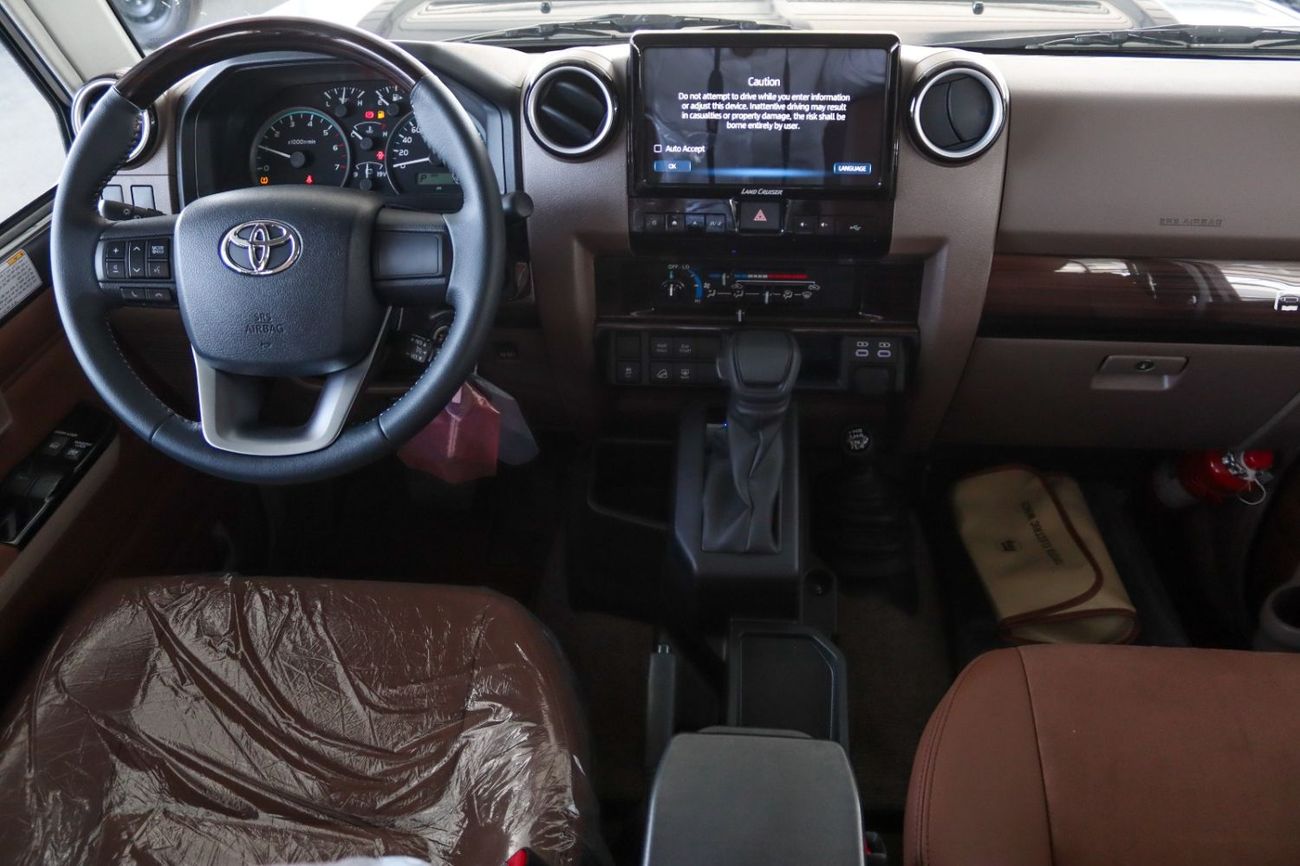 Toyota Land Cruiser 70 GRJ 71 4.0 V6 AUTOMATIC DIFF LOCK **EXPORT ONLY**التصدير فقط خارج الخليج**