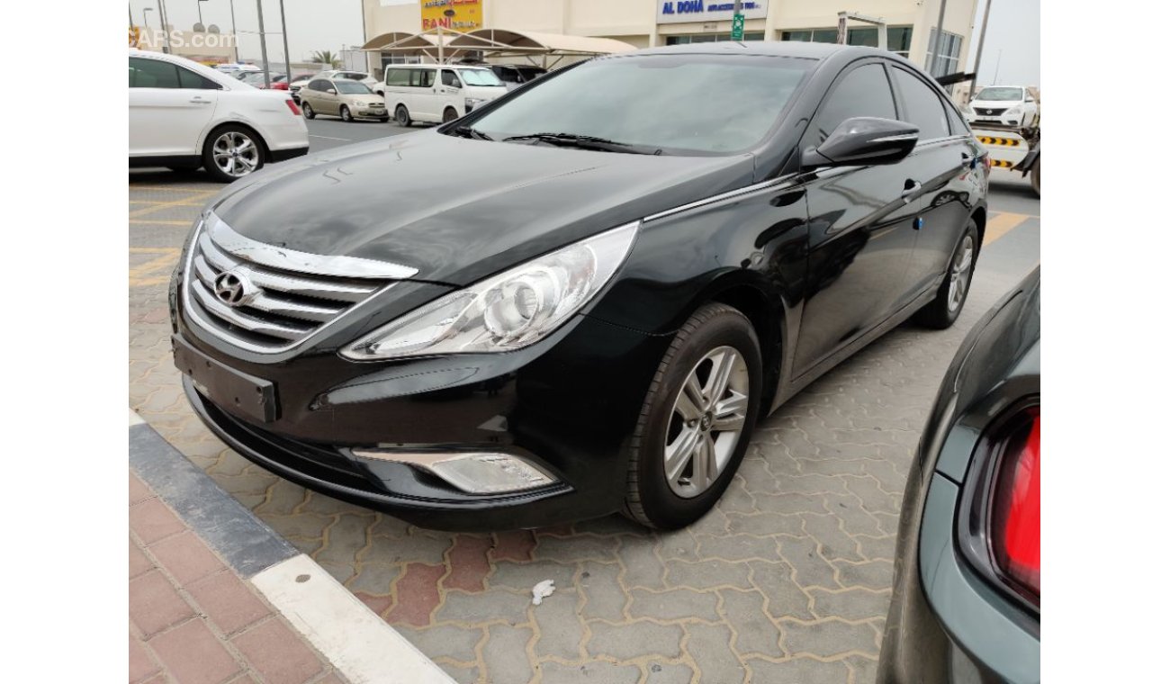 هيونداي سوناتا 2015 Model  Low Milage V4 leather interiors cruse control mid options