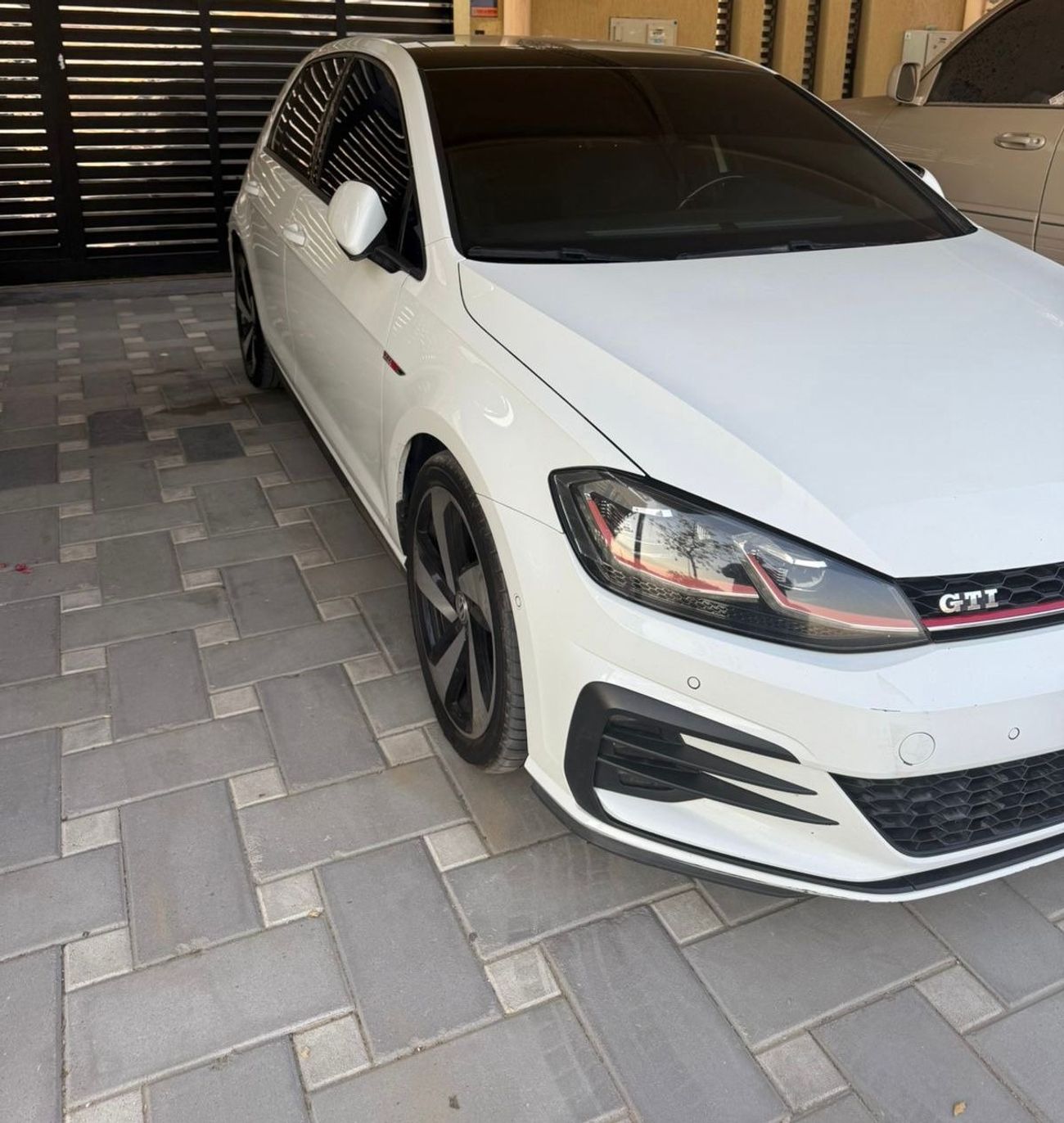 فولكس واجن جولف GTI