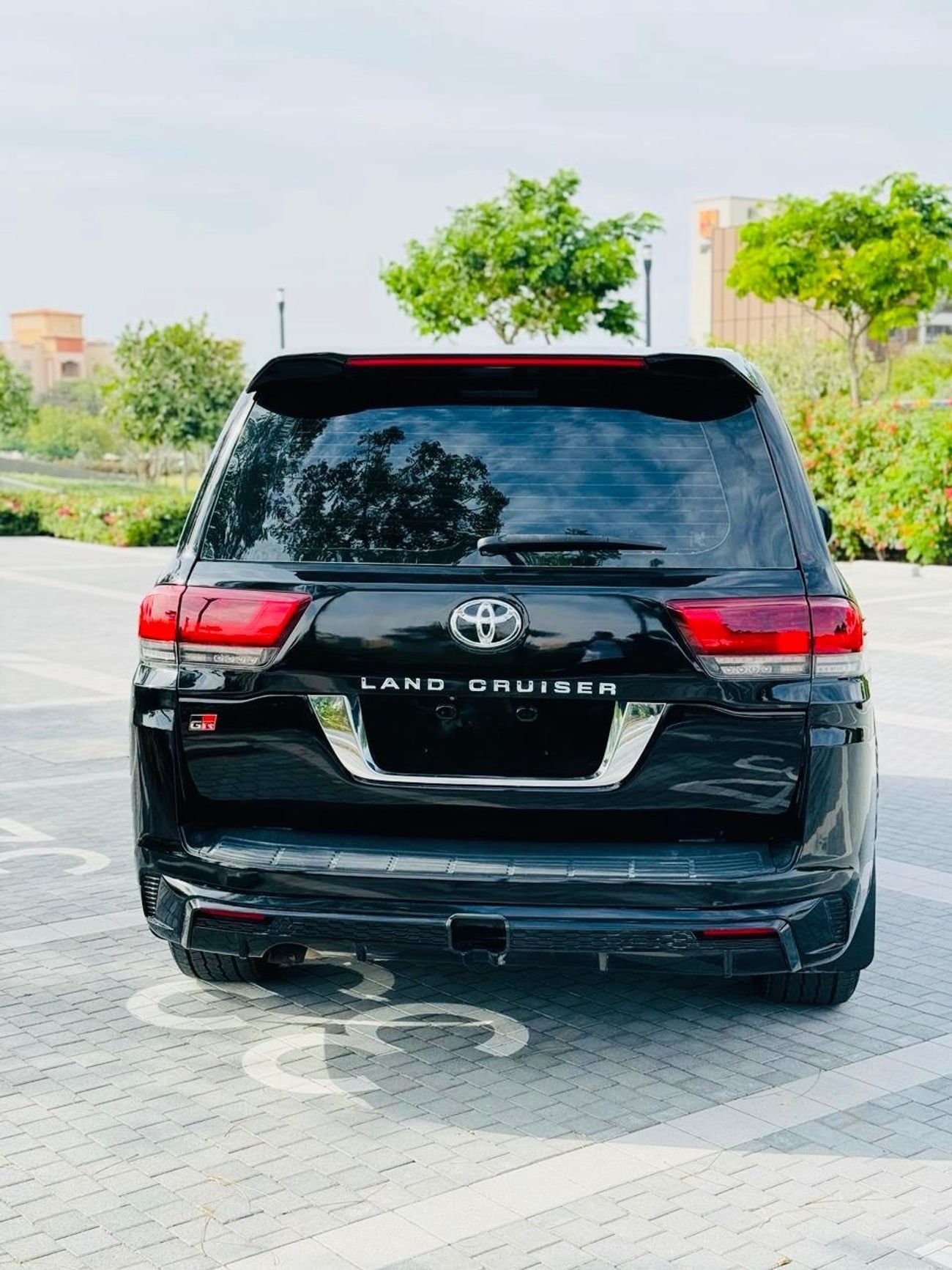 Toyota Land Cruiser GXR 2019 Model Facelift to 2024 Shape Exterior and interior Both