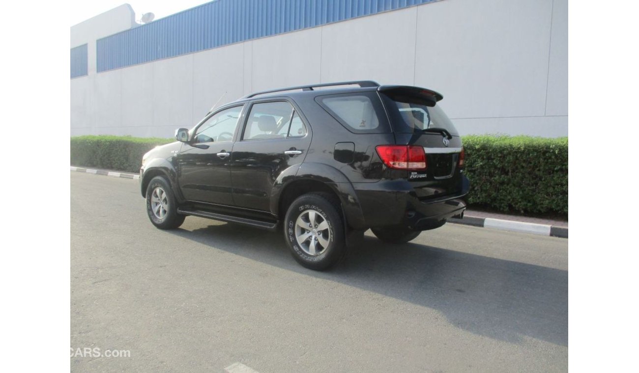 Toyota Fortuner Toyota Fortuner 2006 gulf V6 original paint 100%  ,full services history