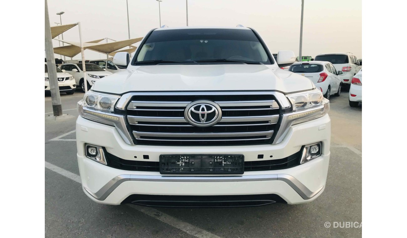 Toyota Land Cruiser بحاله ممتازه بدون حوادث تشييكات وكاله بحاله ممتازه ضمان شاسيه جير ماكينه بودى