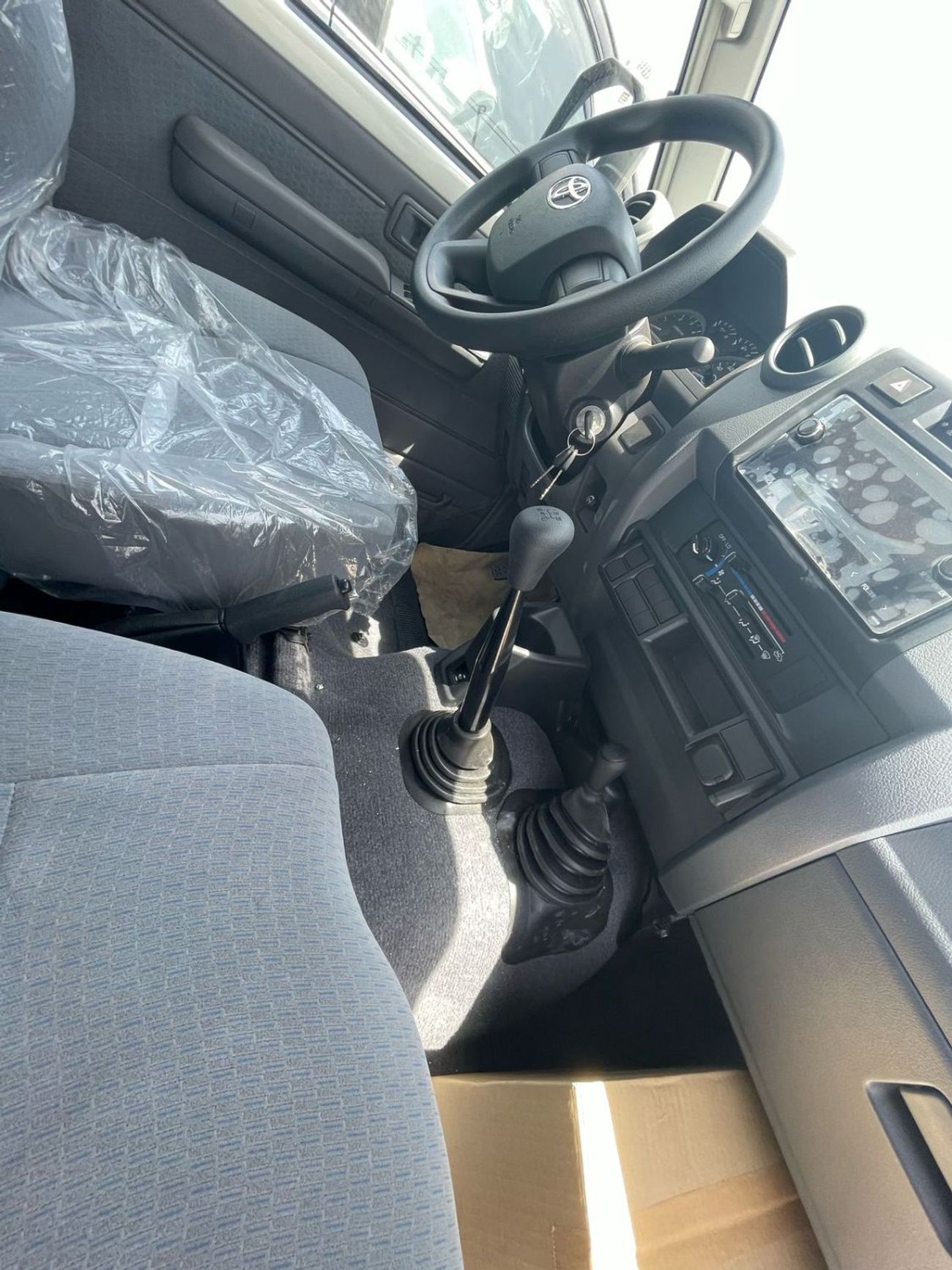 Toyota Land Cruiser 70 LC76 4.2 MT basic P/W & no diff lock 2025