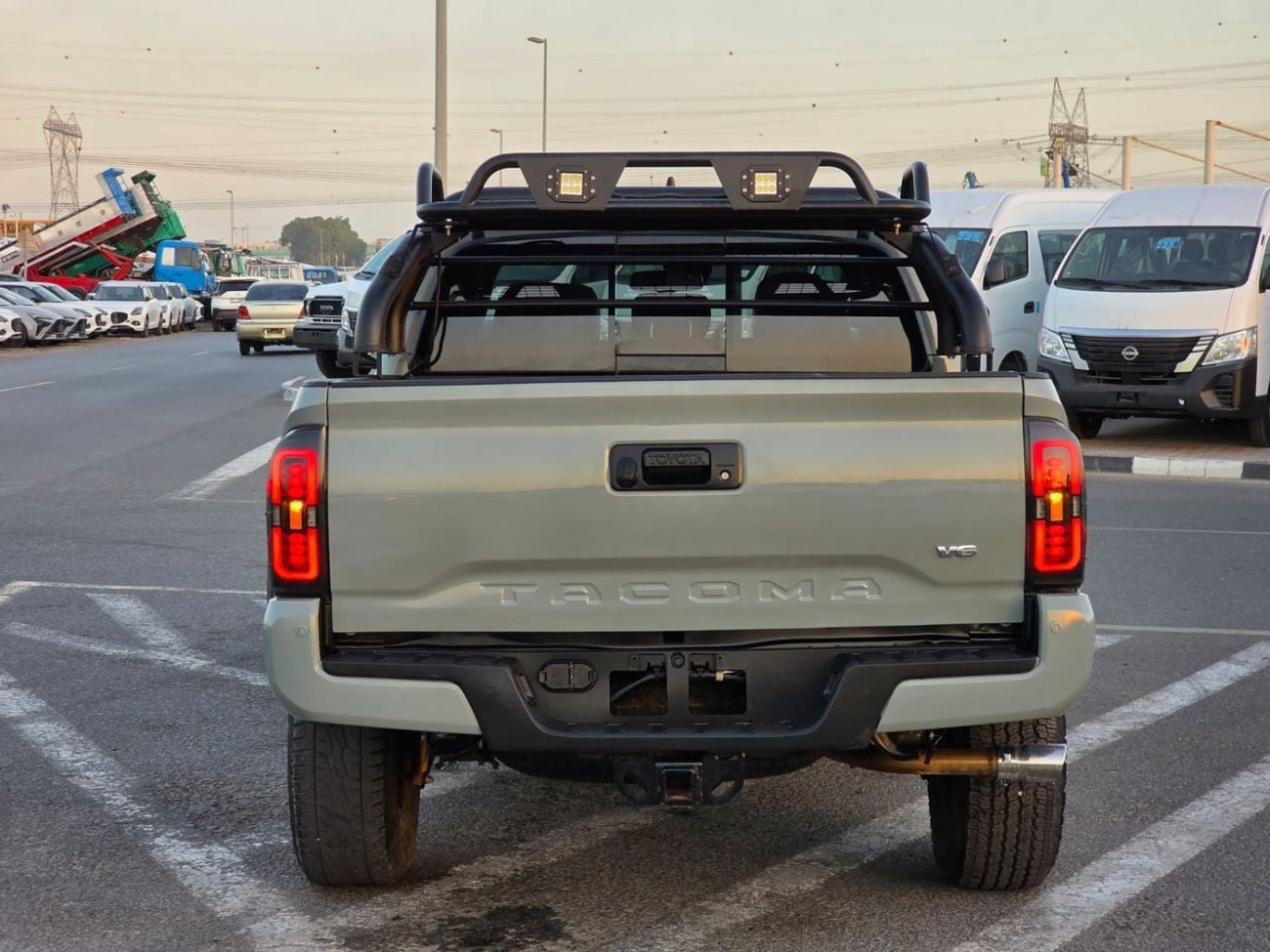 Toyota Tacoma TRD OFF ROAD (NON GCC) 2022 Model TRD off Road full option 4x4 , Push button and leather seats