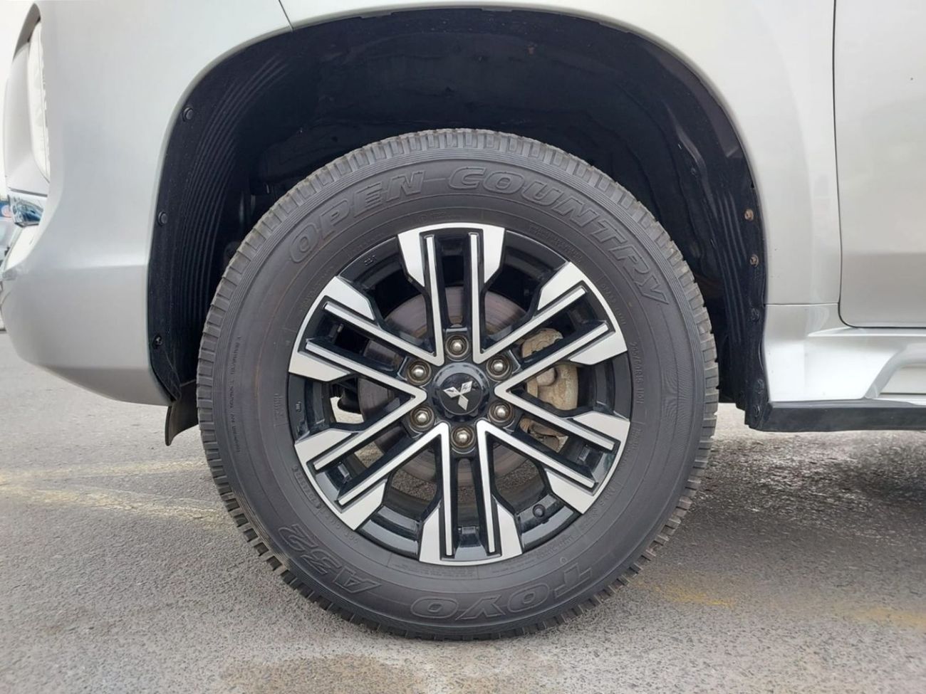 Mitsubishi Pajero MITSUBISHI PAJERO SUV RHD 2023 MODEL 2.4 L DIESEL AUTPMATIC(PM11732)